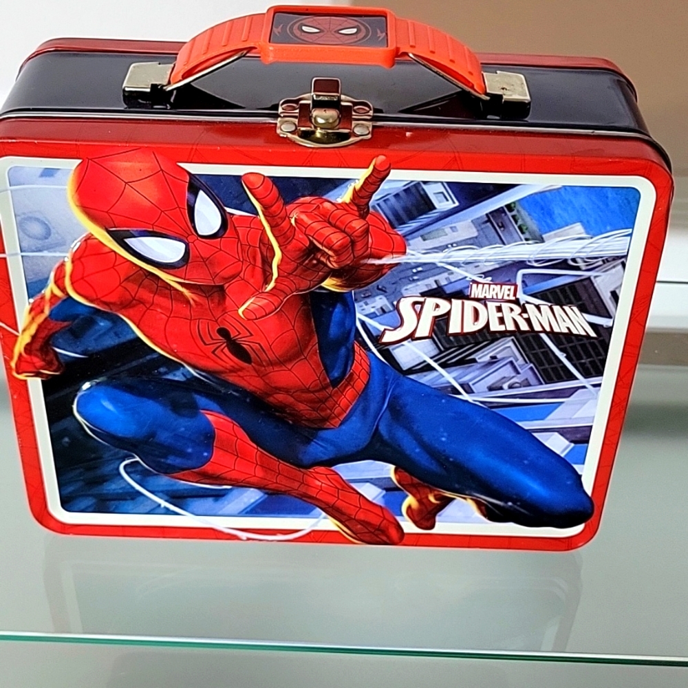 Marvel Spiderman Lunchbox by Tinboxco